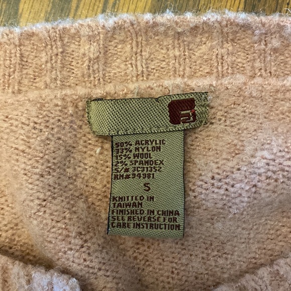 Forever 21 Dusty Pink Boucle Cardigan Sweater with Shell Buttons Size Small - Picture 6 of 7